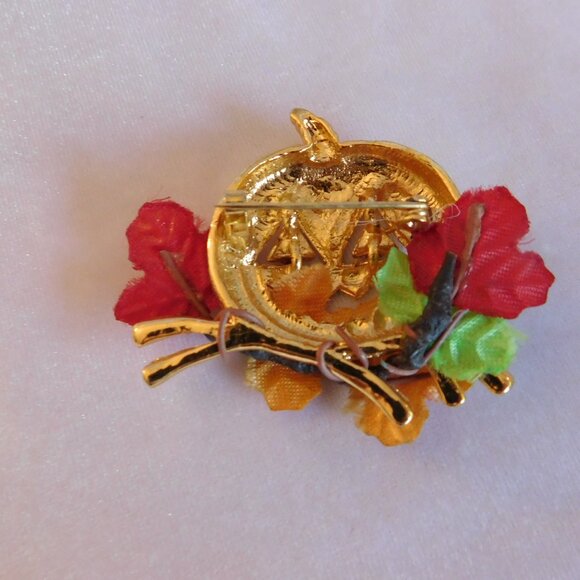 Ladies Hallowe'en Brooch - Picture 2 of 2